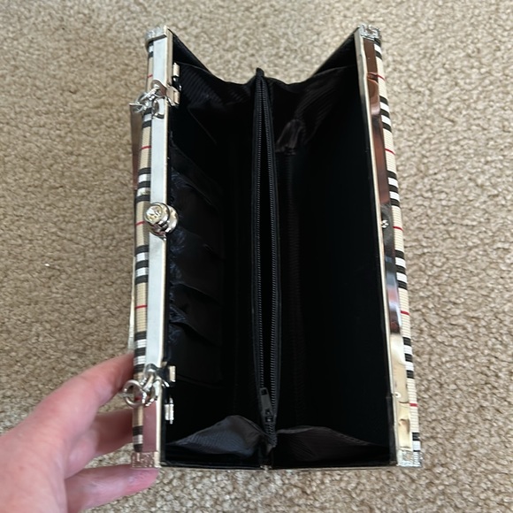 Fashion Plaid Vinyl/Silver Tone Metal Purse - Picture 8 of 10